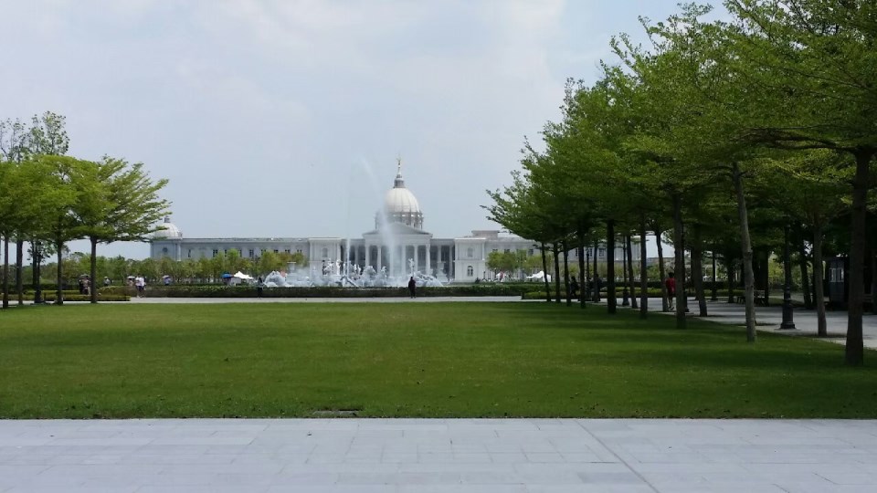 CHIMEI Museum-square and fountain