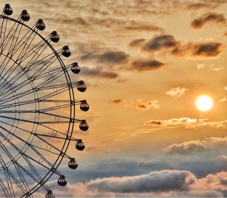 Mitsui Outlet Park Ferris Wheel in sunset (source from Chiao-Chun Photography Studio)