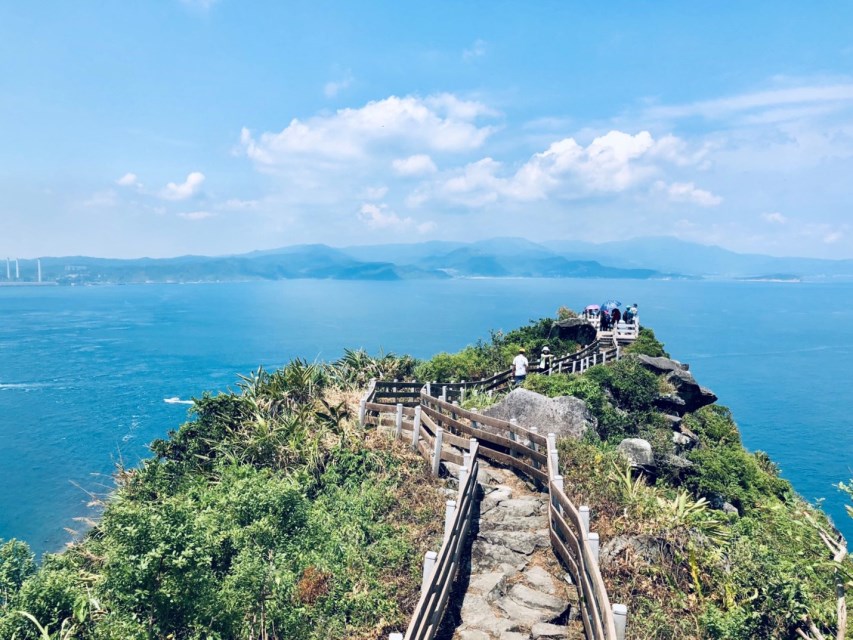 Keelung Islet-climbing up to hilltop (source from Lion Group) 