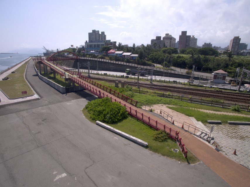 Hualien Harbor Landscape Bridge-overlooking from the other side