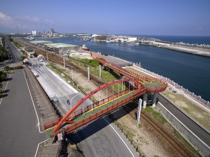 Hualien Harbor Landscape Bridge-Overlooking