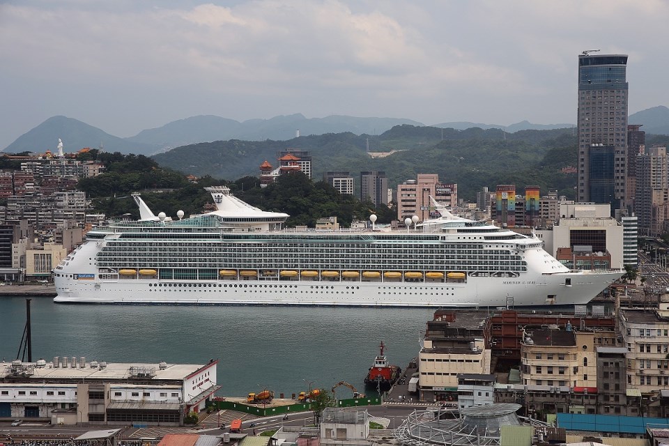 Mariner Of The Sea berthing at Keelung Port E2 Terminal