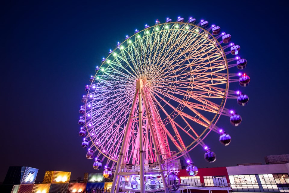Mitsui Outlet Park Ferris Wheel at night