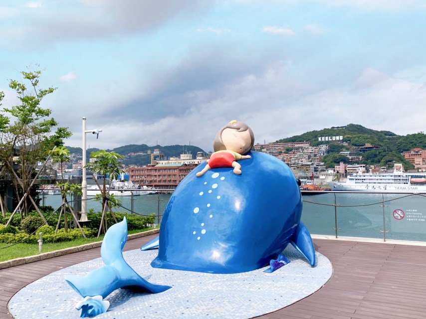public art - whale in Keelung