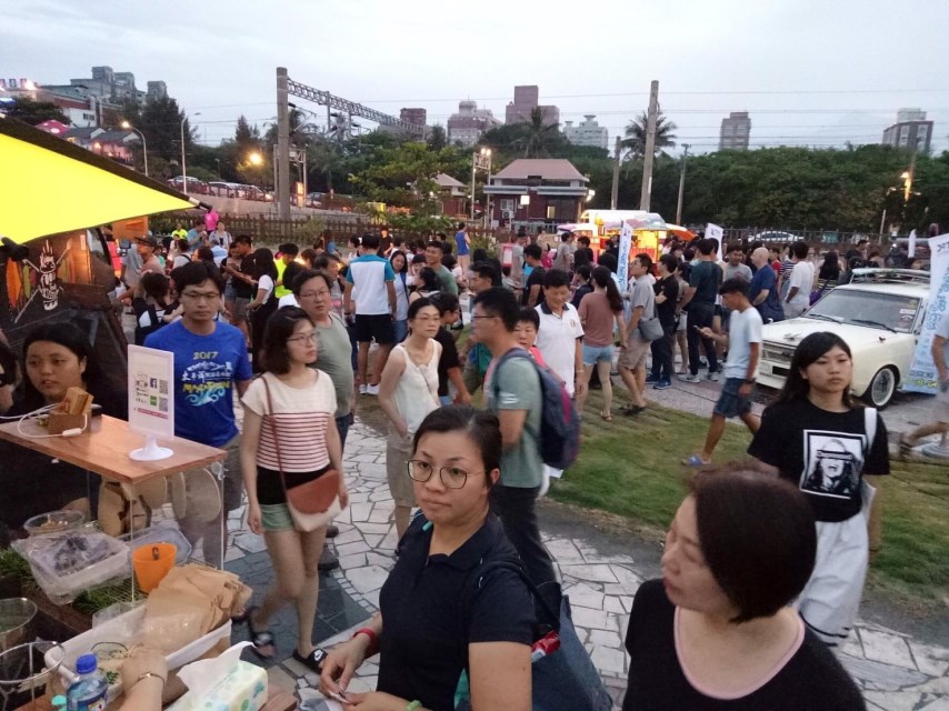 Food Truck Market with lots of tourists