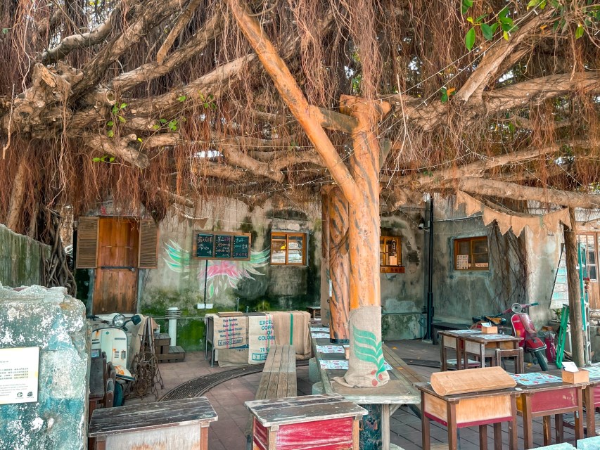 Duxingshi Village Cultural Park-Bar along the tree (source from Mark Lin)